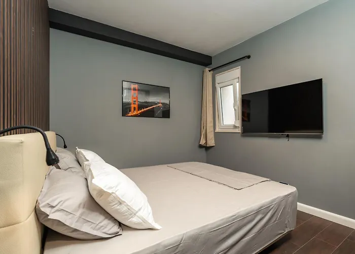 Maza Apartment